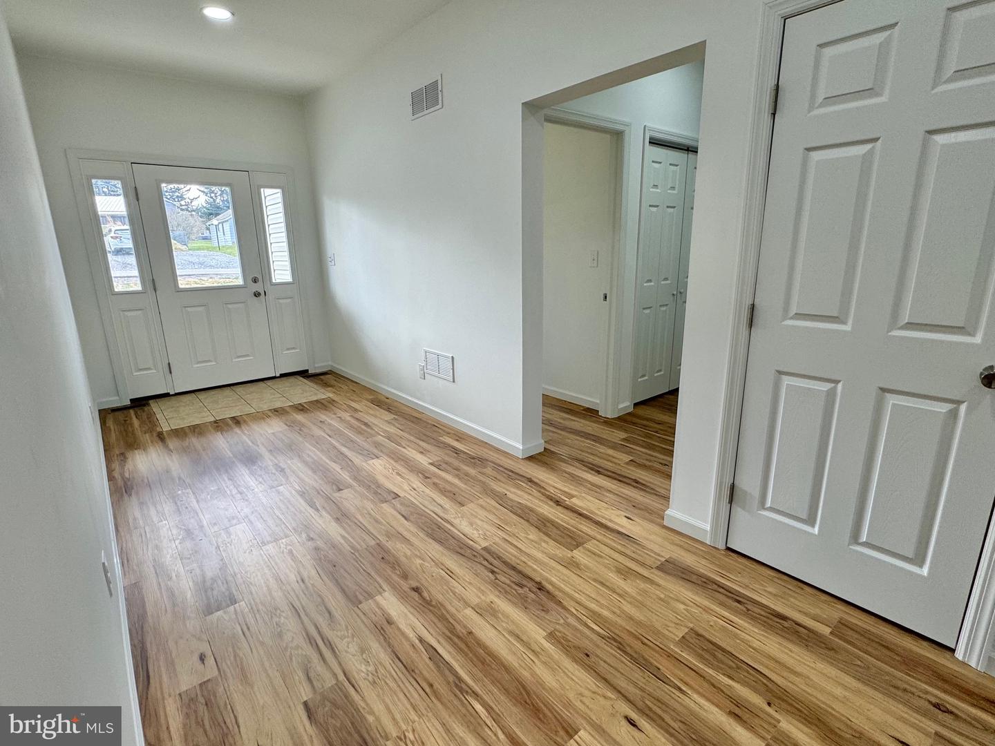 531 E High St Property Photo 2
