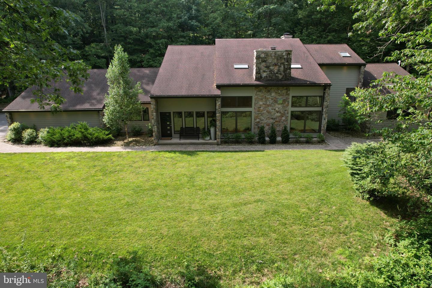 262 Blackberry Hl Property Photo 1