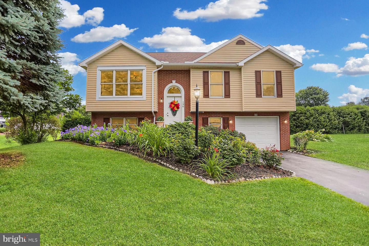 136 ARBOR BLUFF DR