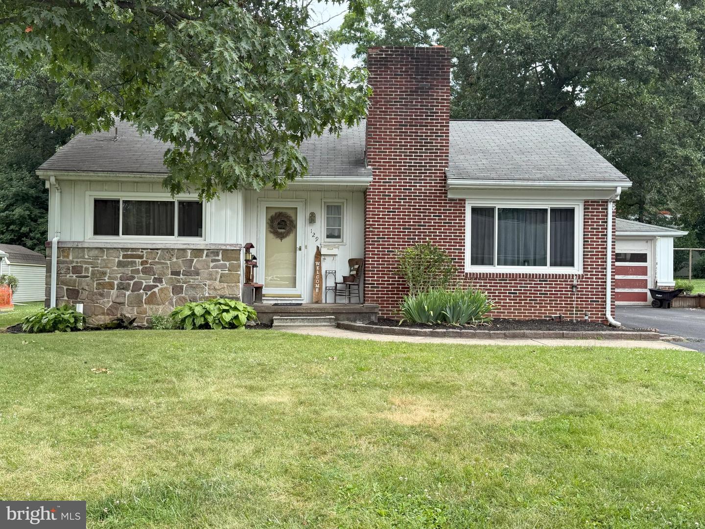 129 Locust St Property Photo 1