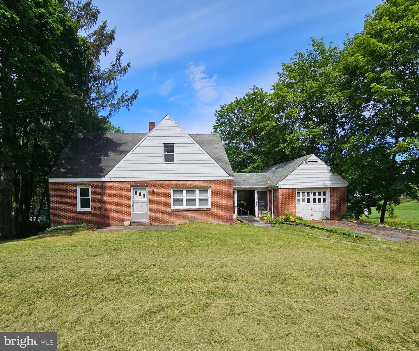 800 Thompson St Property Photo 1