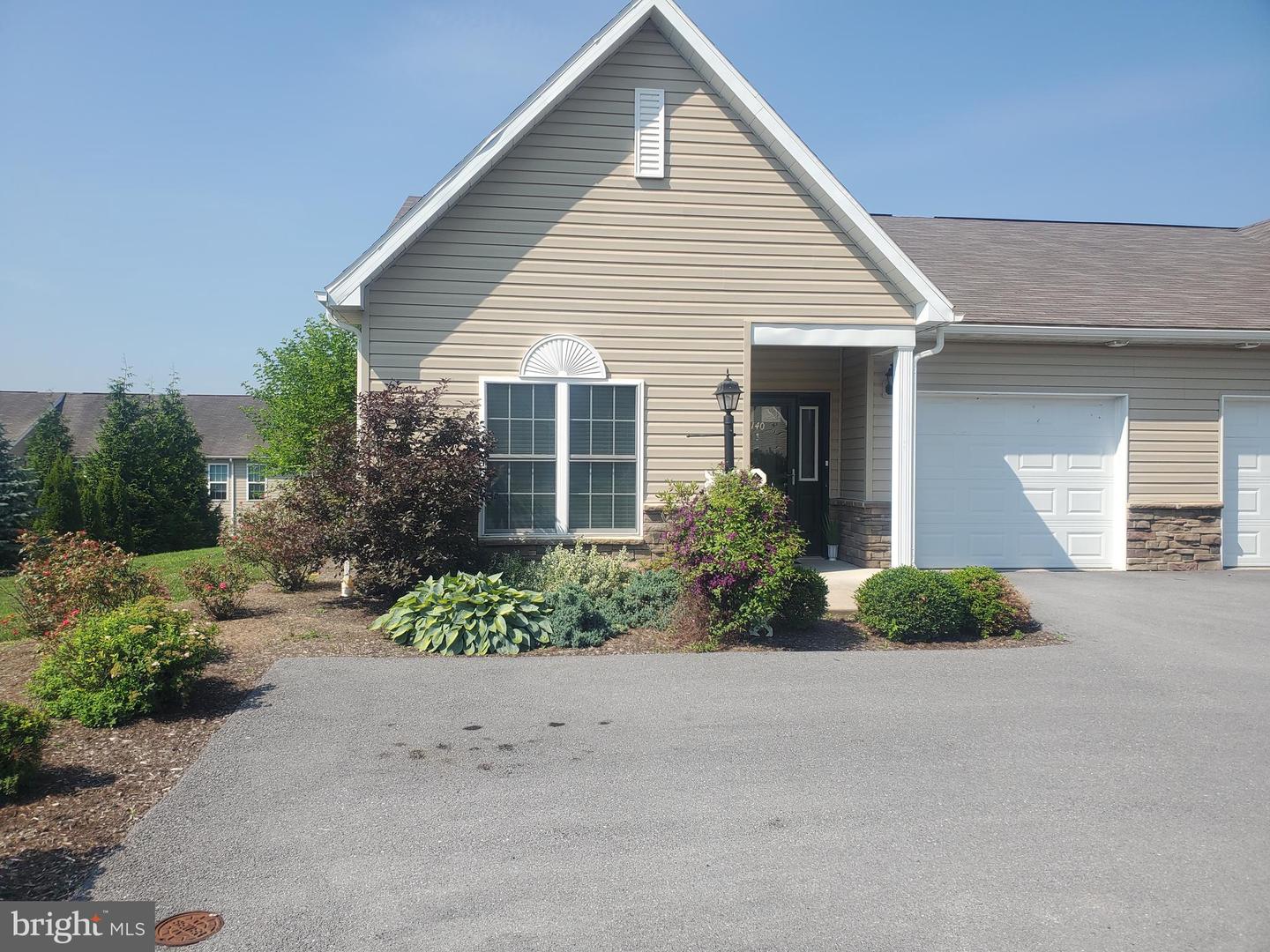 140 Gemstone Dr Property Photo 1