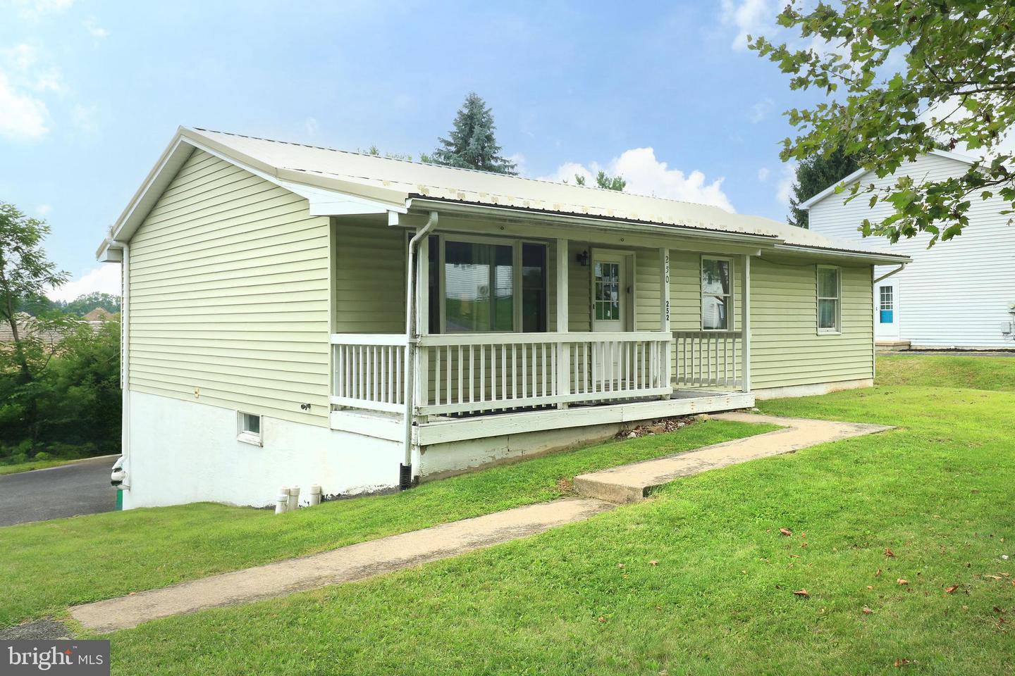 1st Ave Property Photo 1