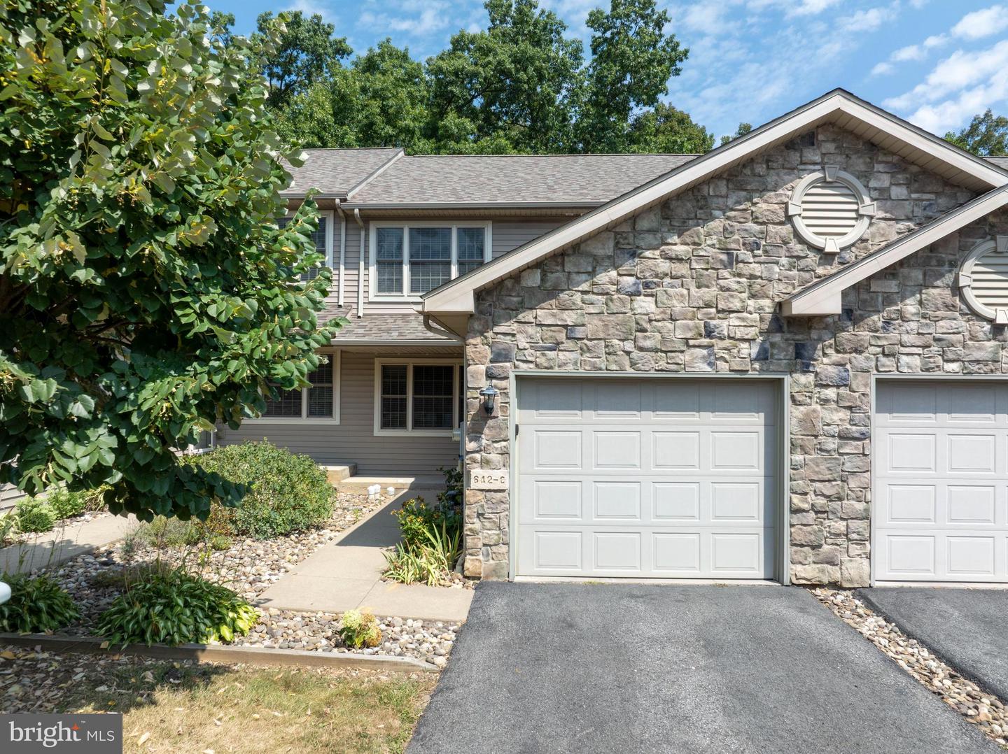 642 Oakwood Ave Property Photo 1