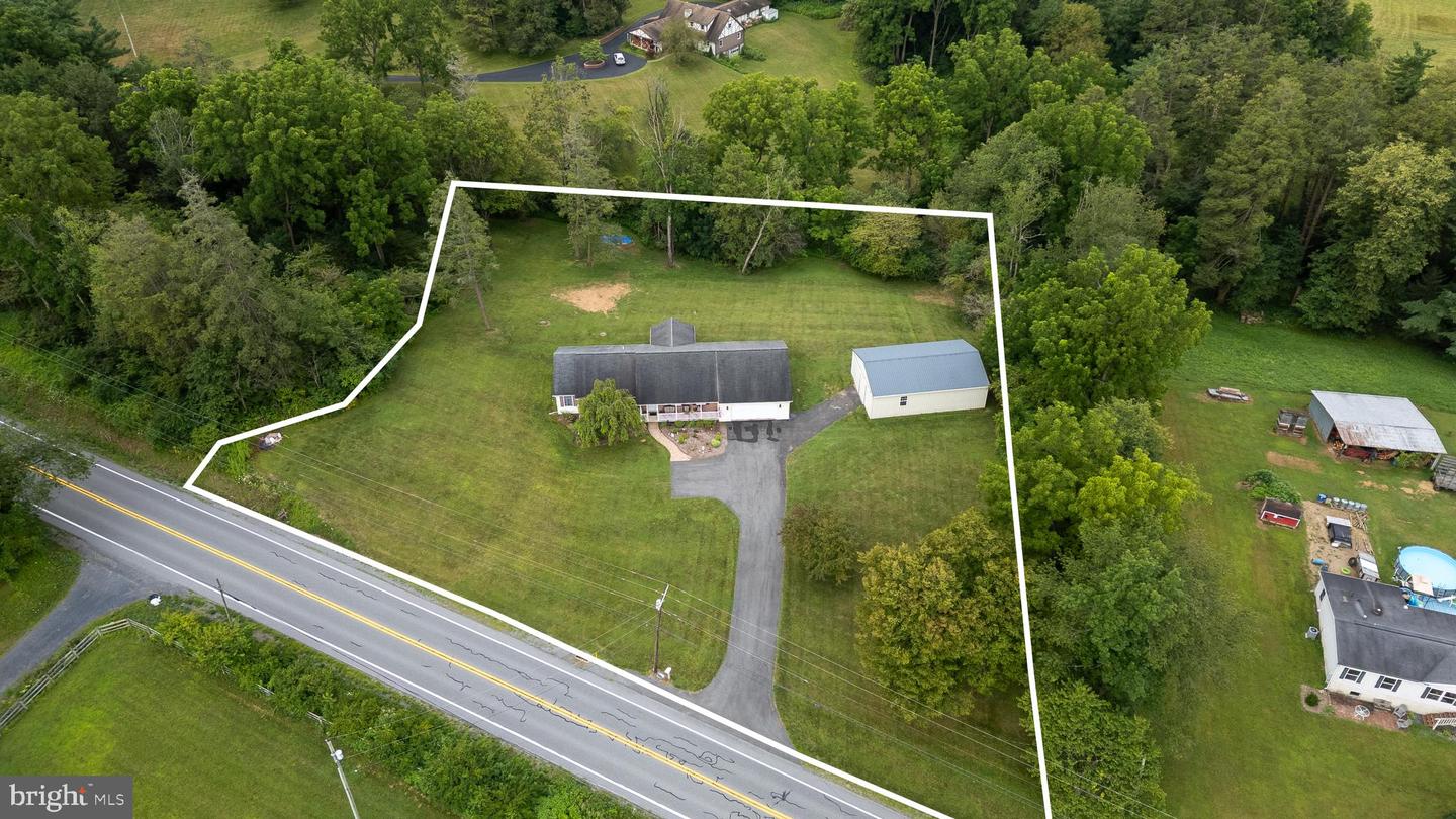 285 Old Fort Rd Property Photo 2