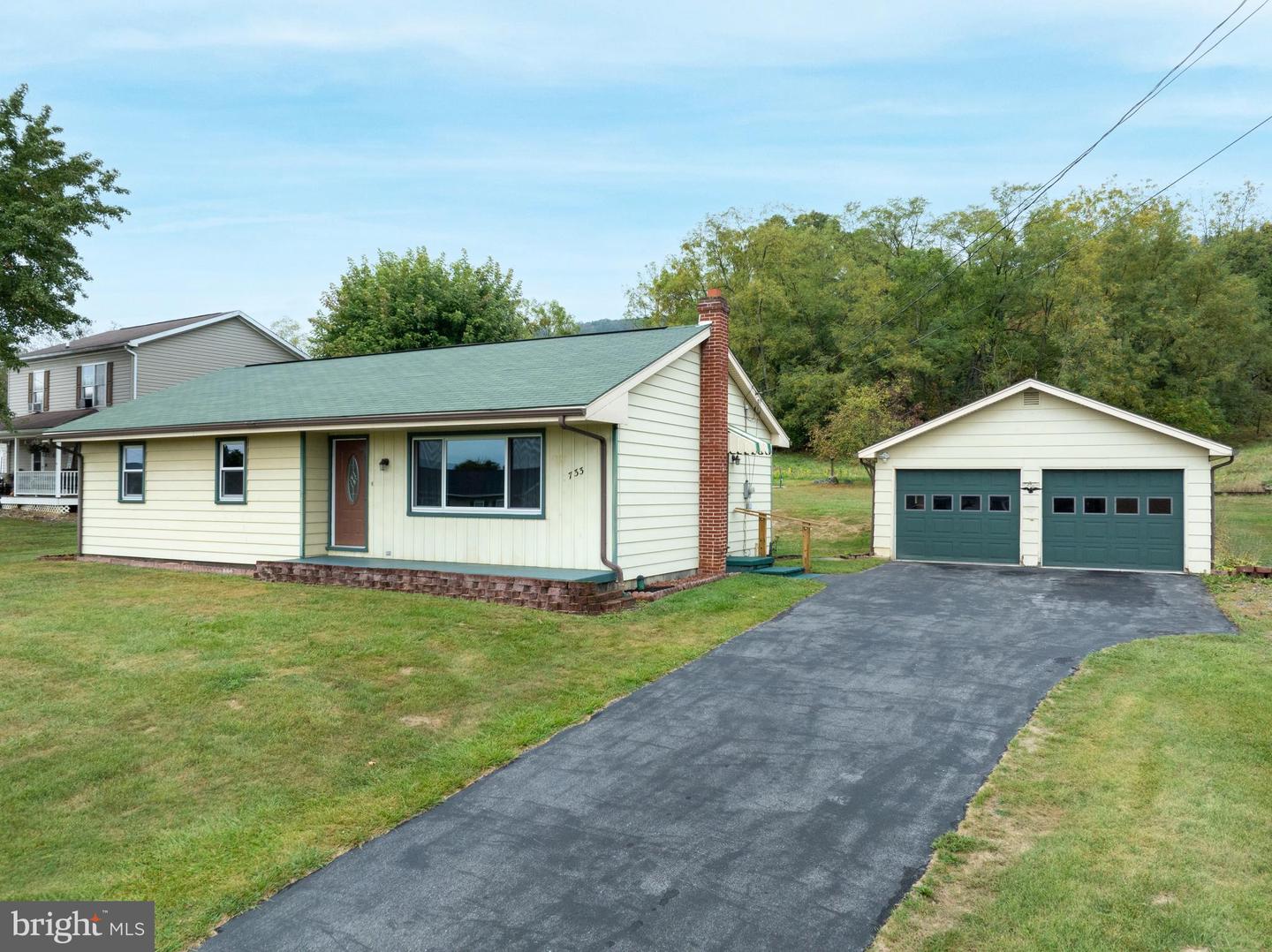 733 Jacksonville Rd Property Photo 1