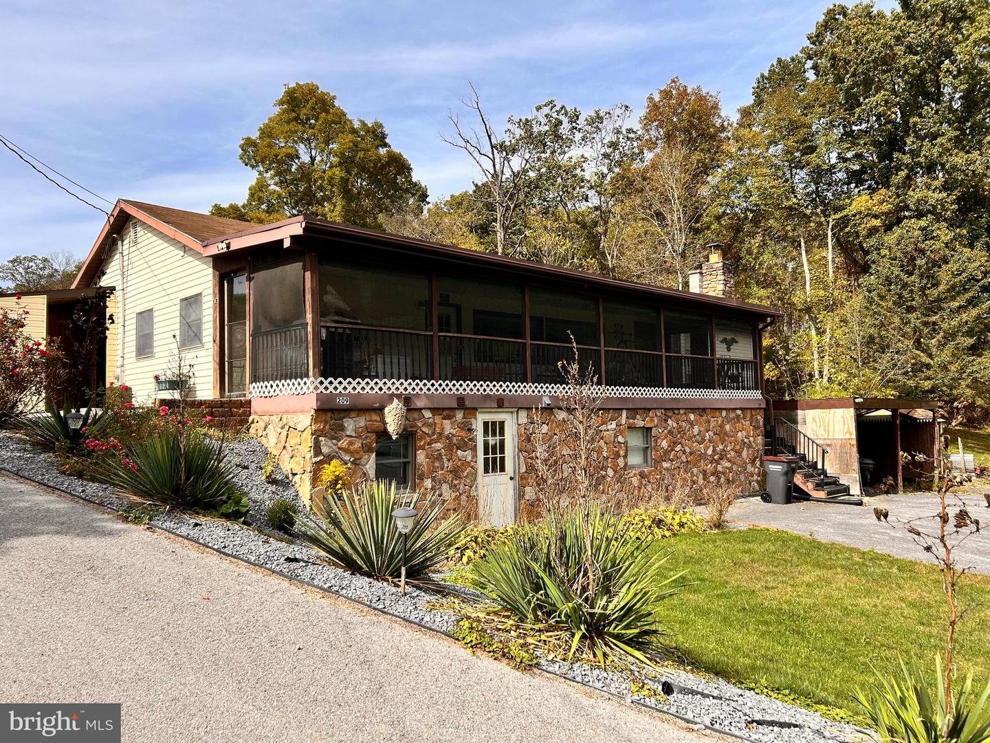 209 Shadow Hawk Ln Property Photo 1