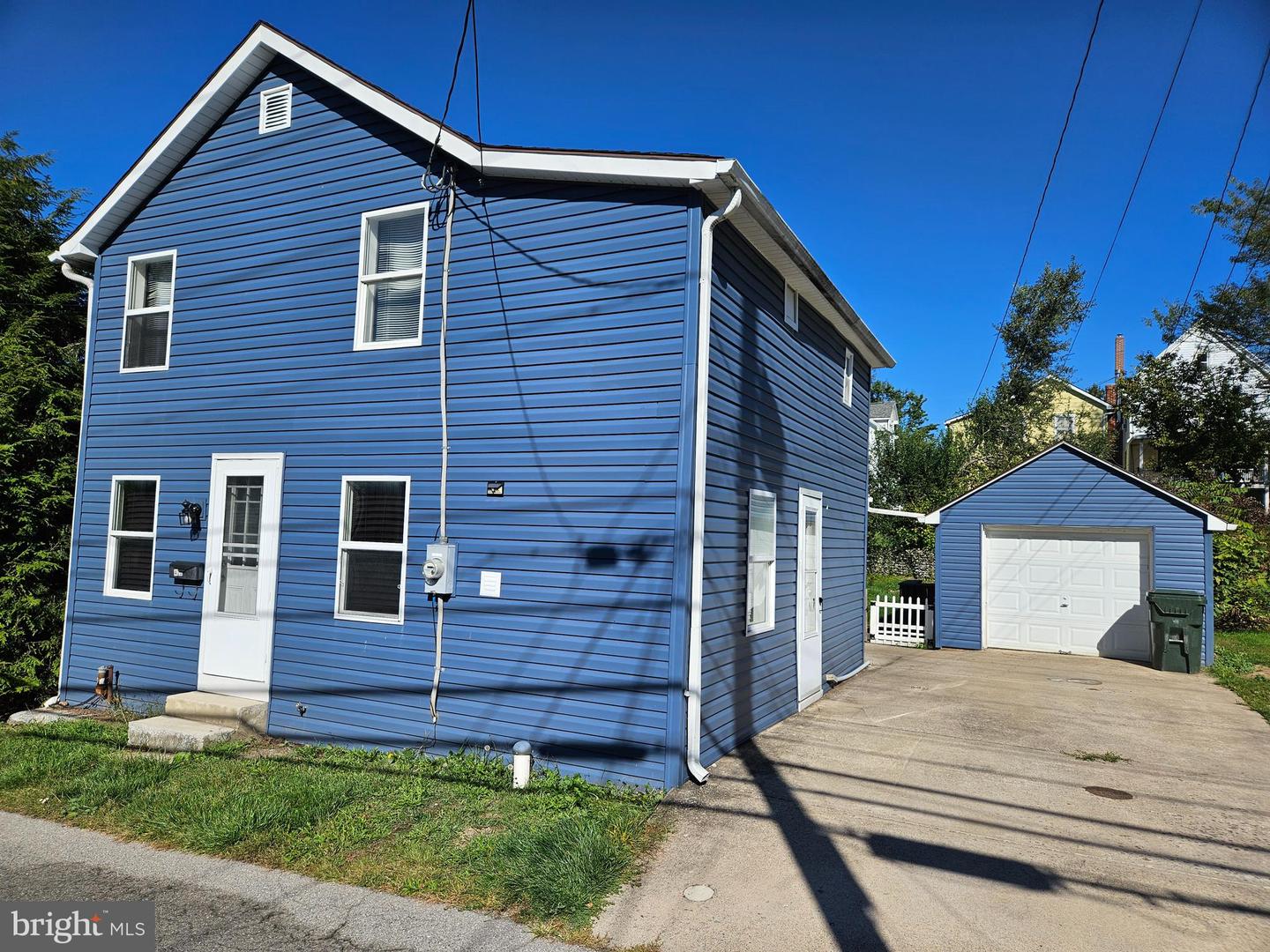 425 E Cherry Ln Property Photo 1