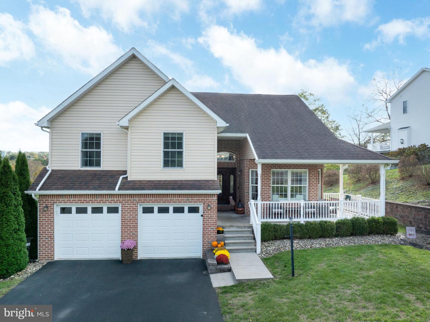 184 Wiltshire Dr Property Photo 1