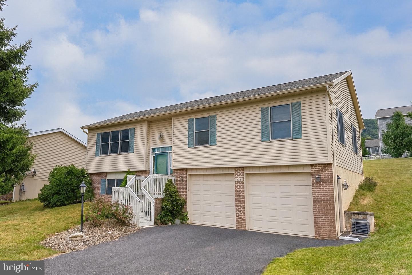 213 1st Avenue Property Photo 1