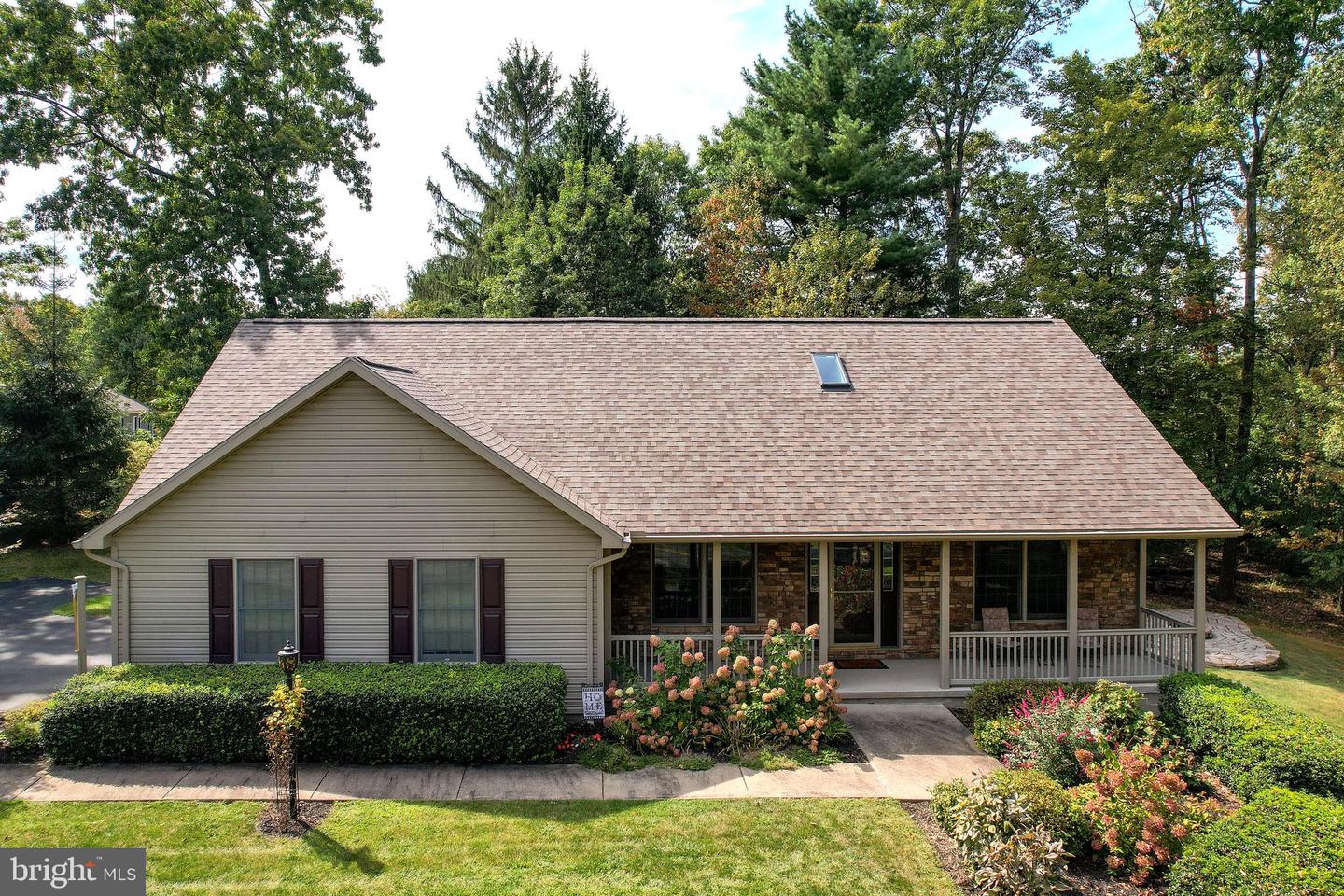 695 Smith Rd Property Photo 1