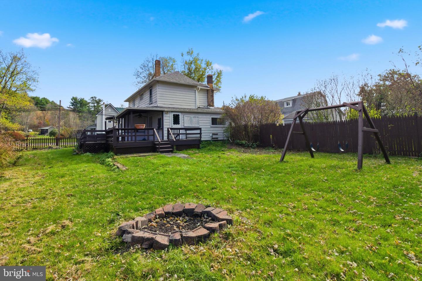 334 Hemlock St Property Photo 3