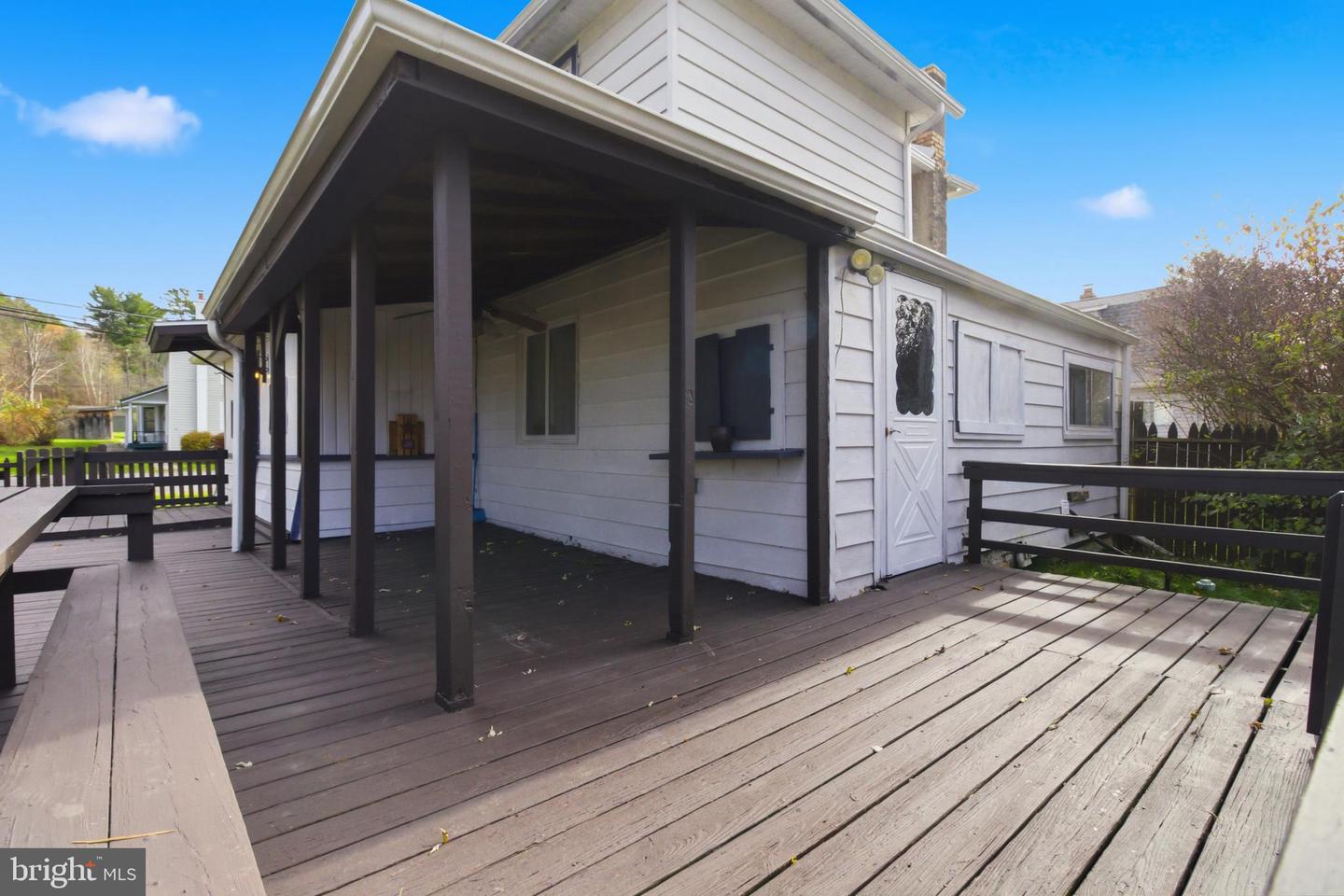 334 Hemlock St Property Photo 4
