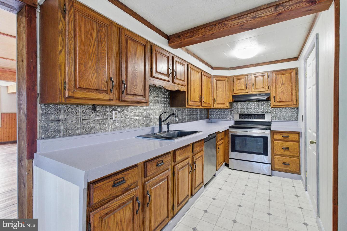 334 Hemlock St Property Photo 9