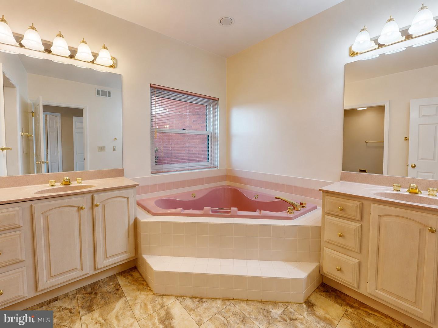 455 Windmere Dr #llc Property Photo 32