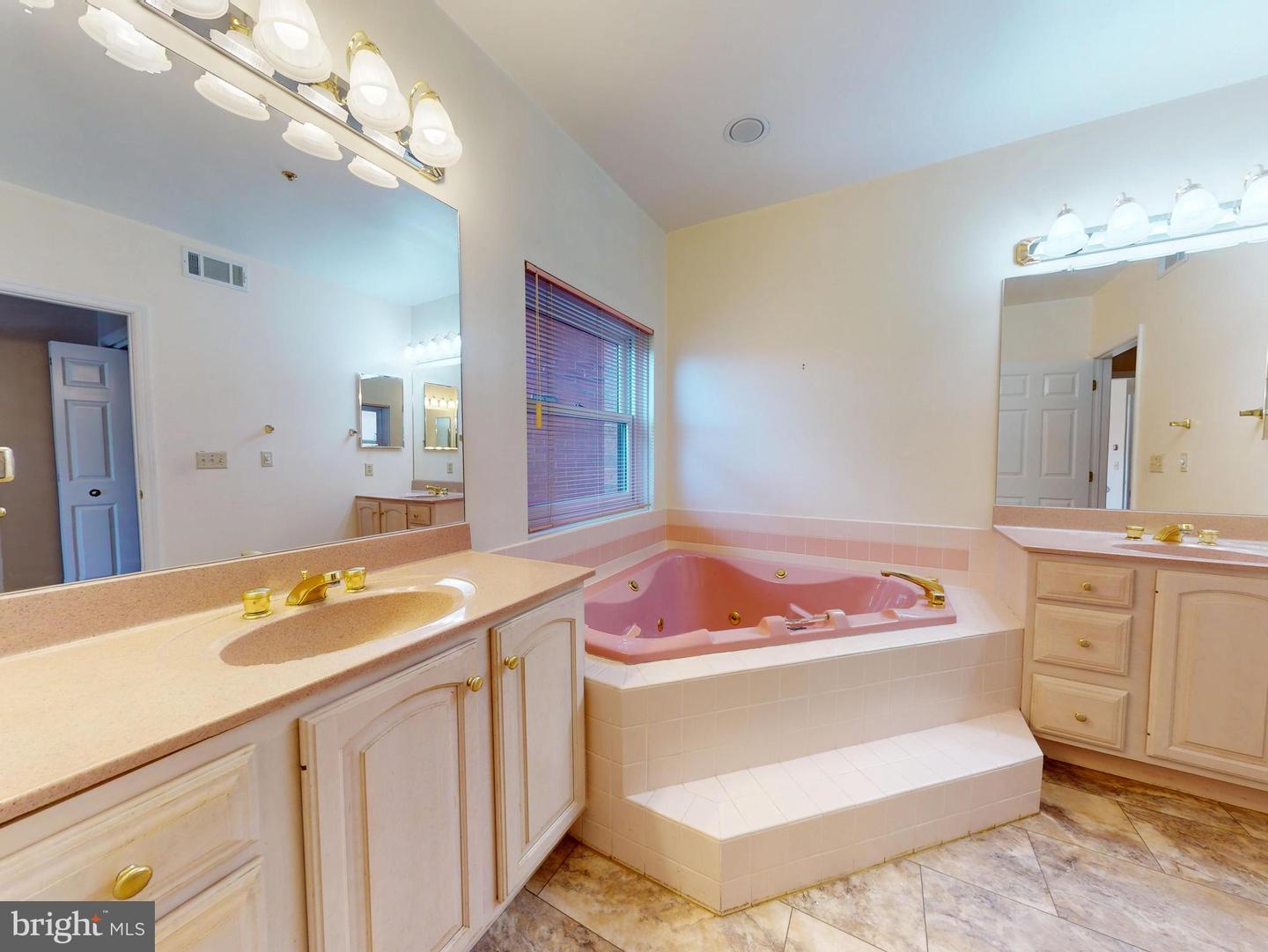455 Windmere Dr #llc Property Photo 35