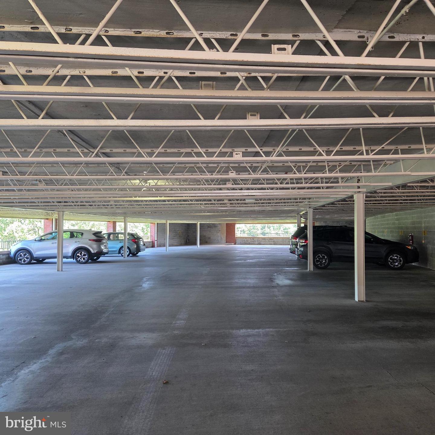 455 Windmere Dr #llc Property Photo 49