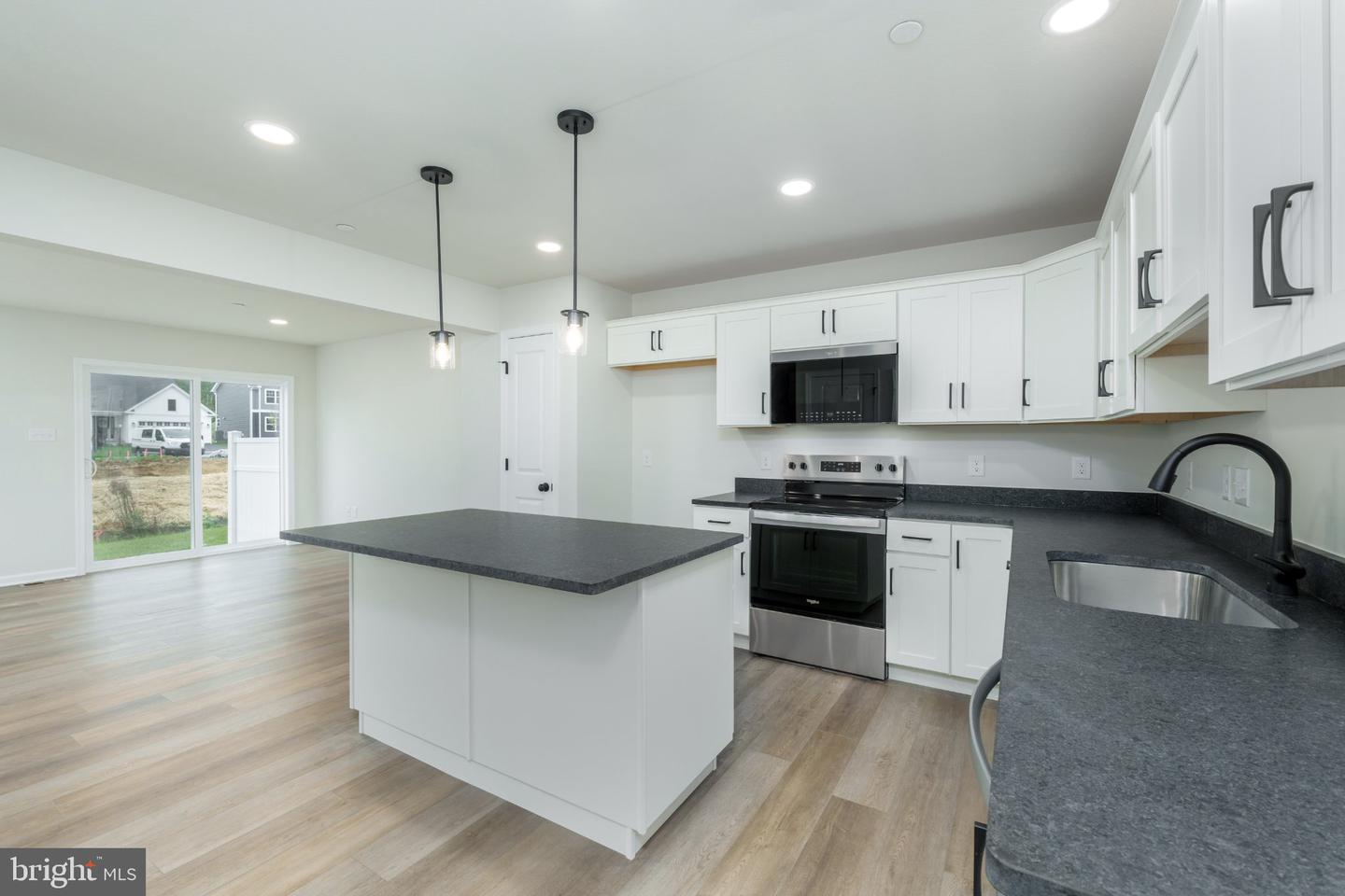 102 Dolomite Dr Property Photo 4