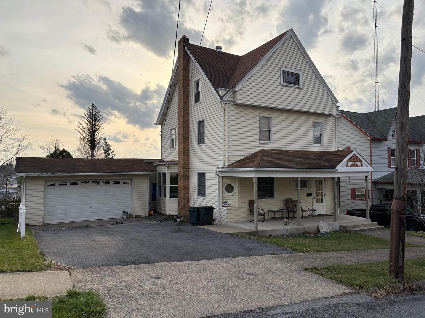 219 South Front Street Property Photo 1