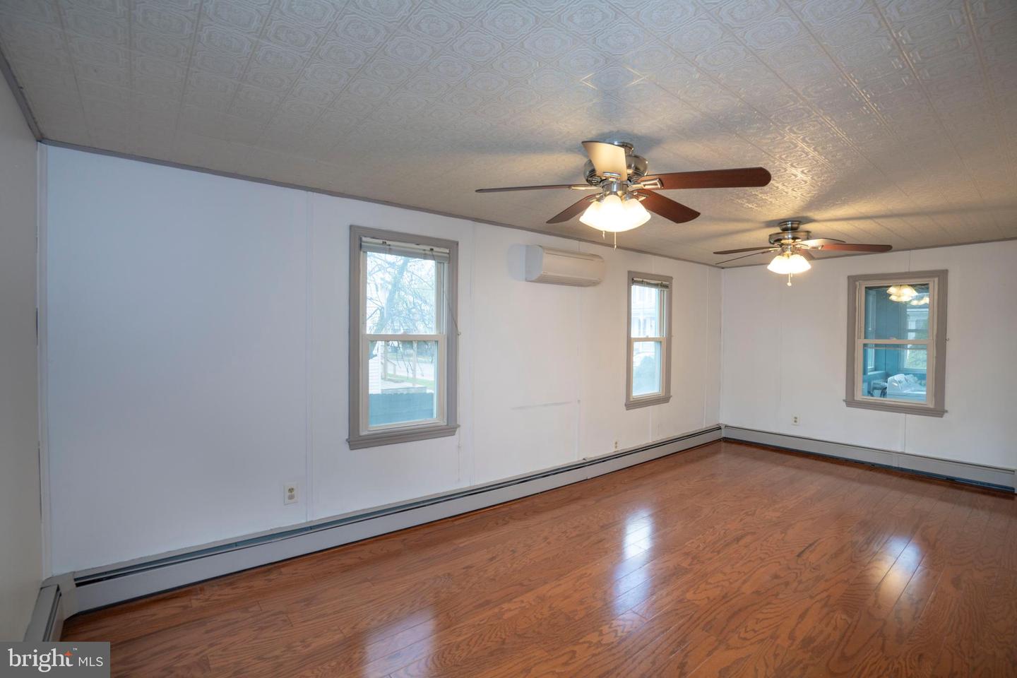 149 Penn St Property Photo 34