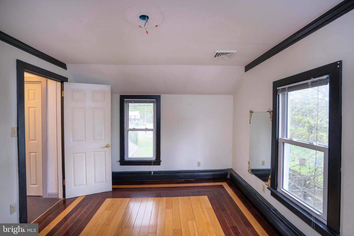 149 Penn St Property Photo 39