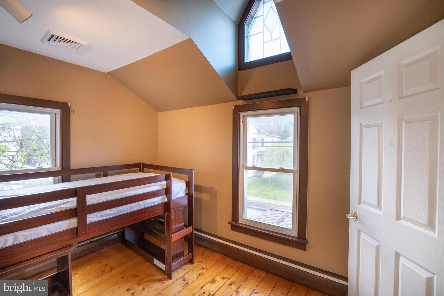 149 Penn St Property Photo 48