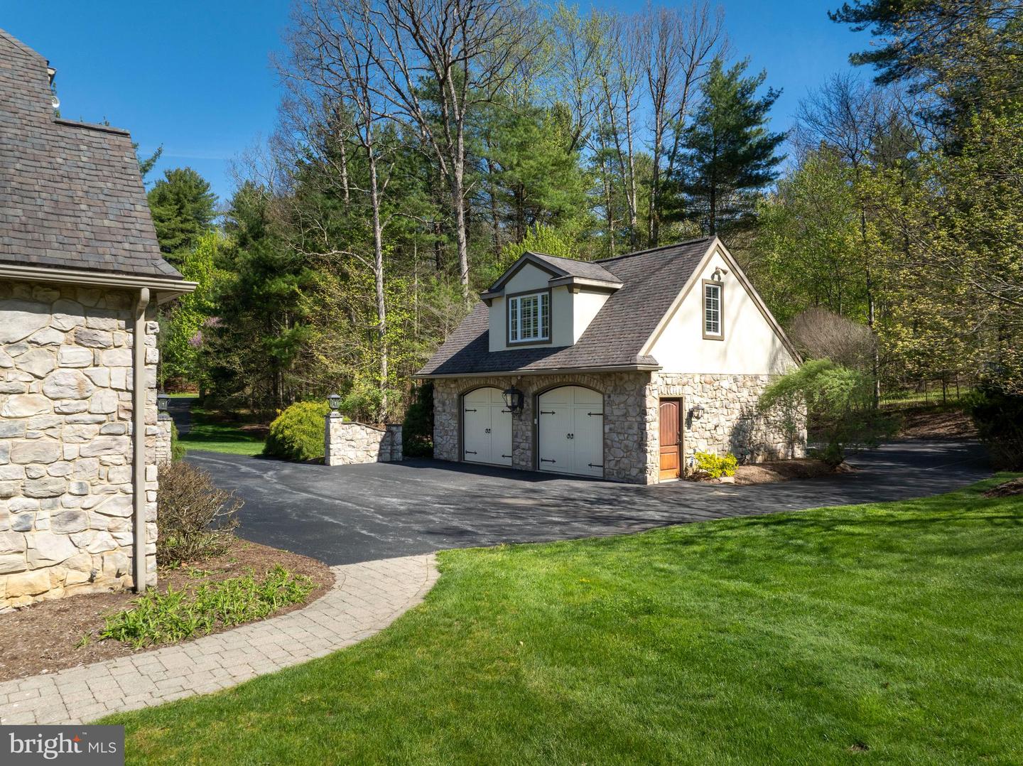 157 Manhasset Ct Property Photo 21
