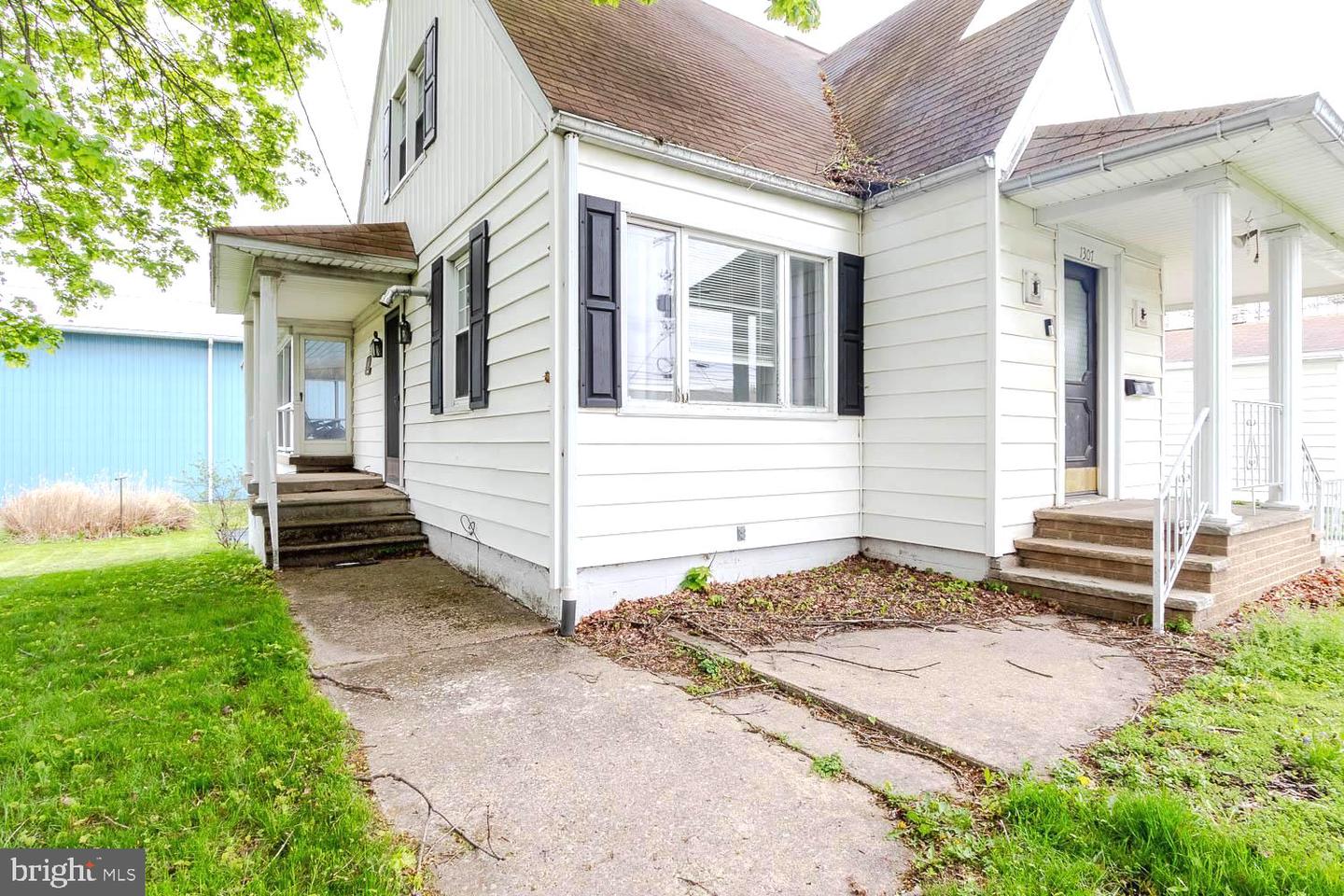 1307 E Pine St Property Photo 3