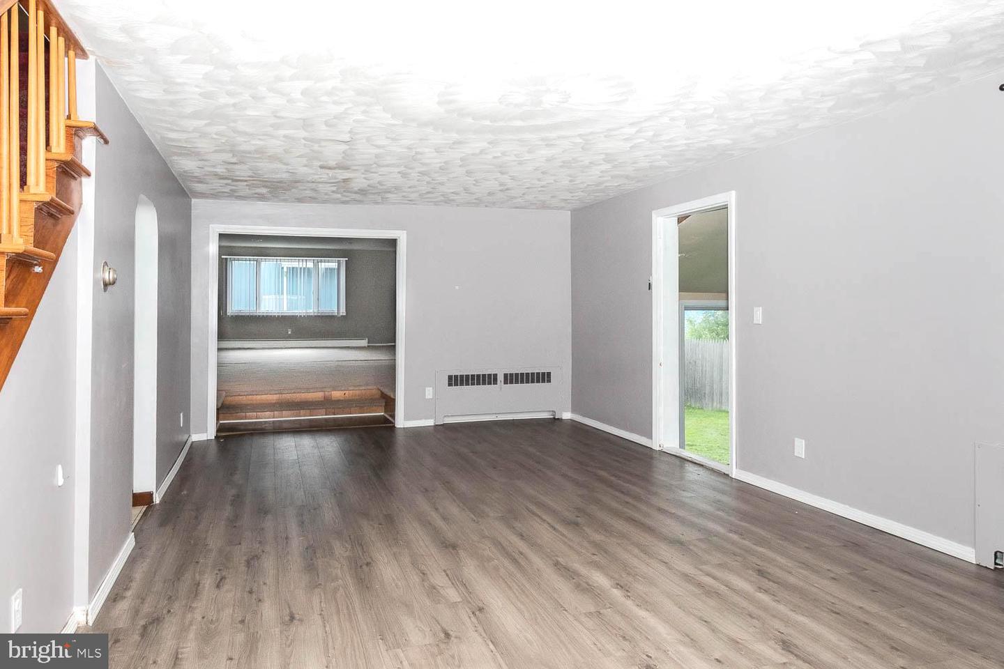 1307 E Pine St Property Photo 5