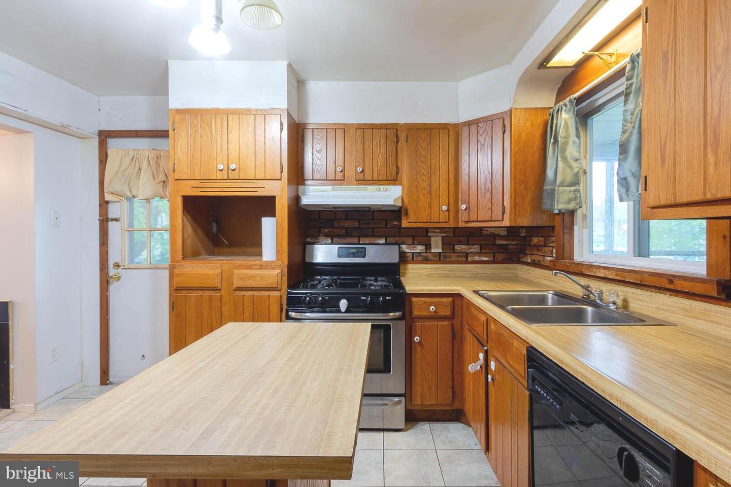 1307 E Pine St Property Photo 15