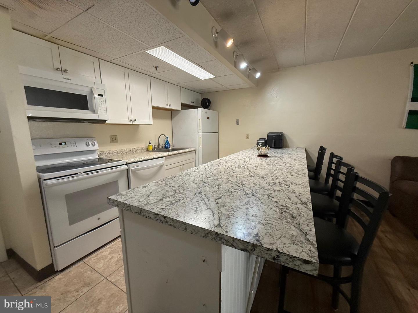 616 E College Ave #305 Property Photo 8