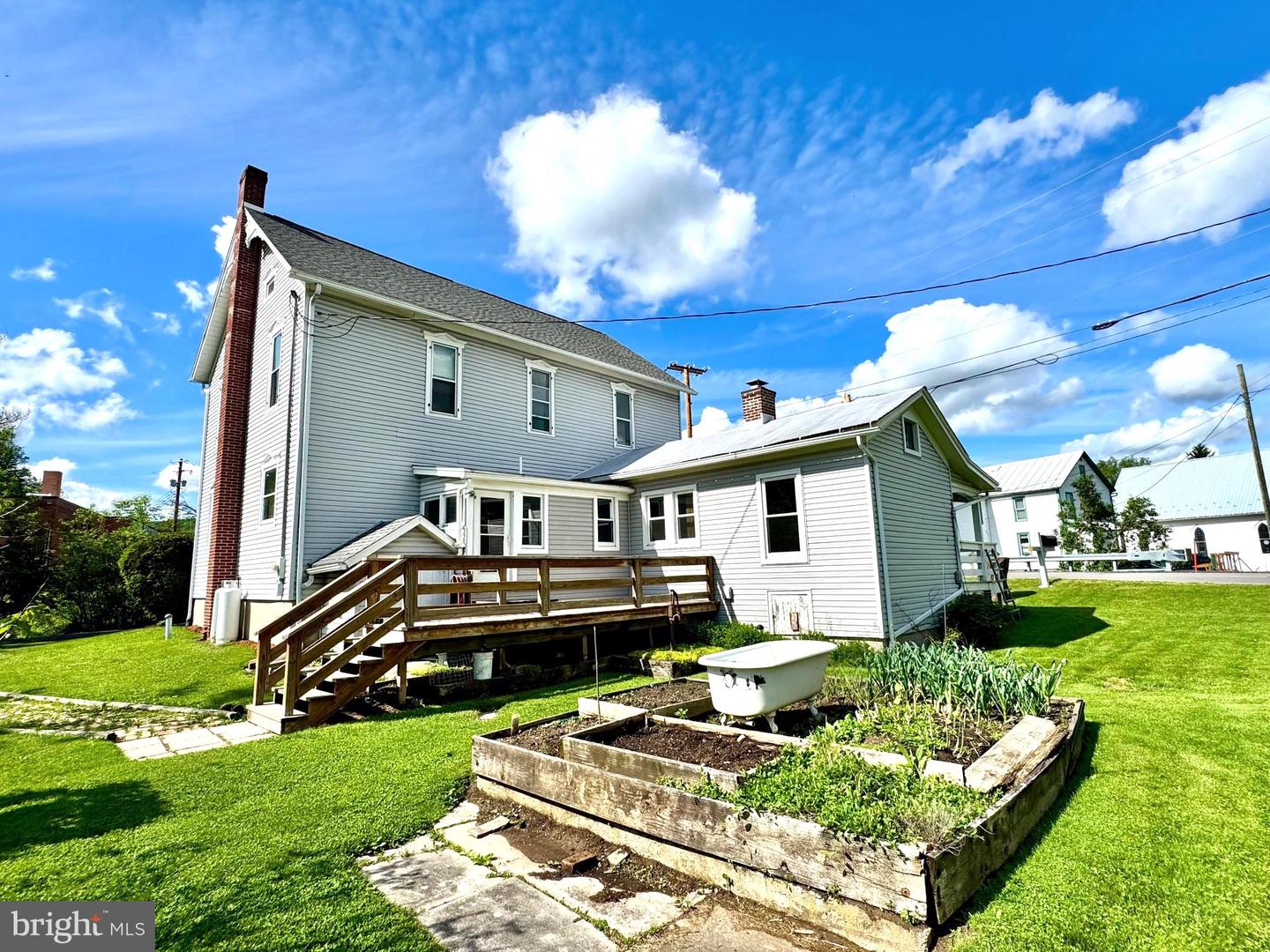 120 School St Property Photo 4