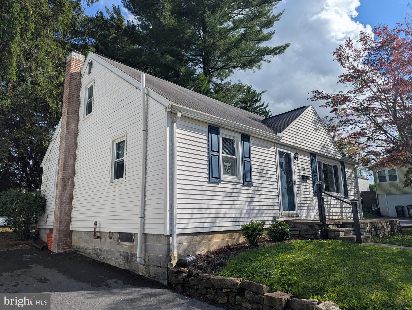 130 Logan Ave Property Photo 1