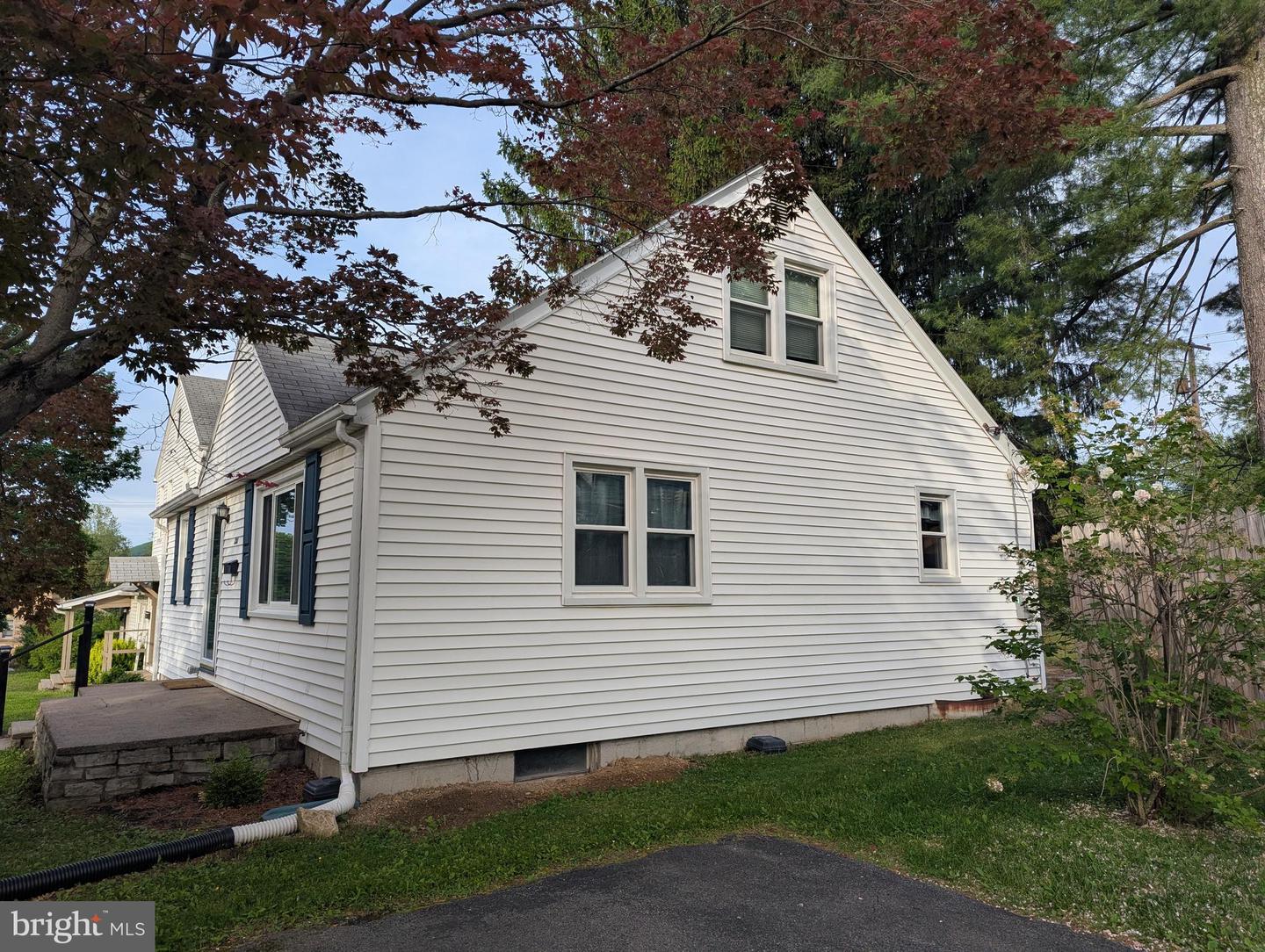 130 Logan Ave Property Photo 3
