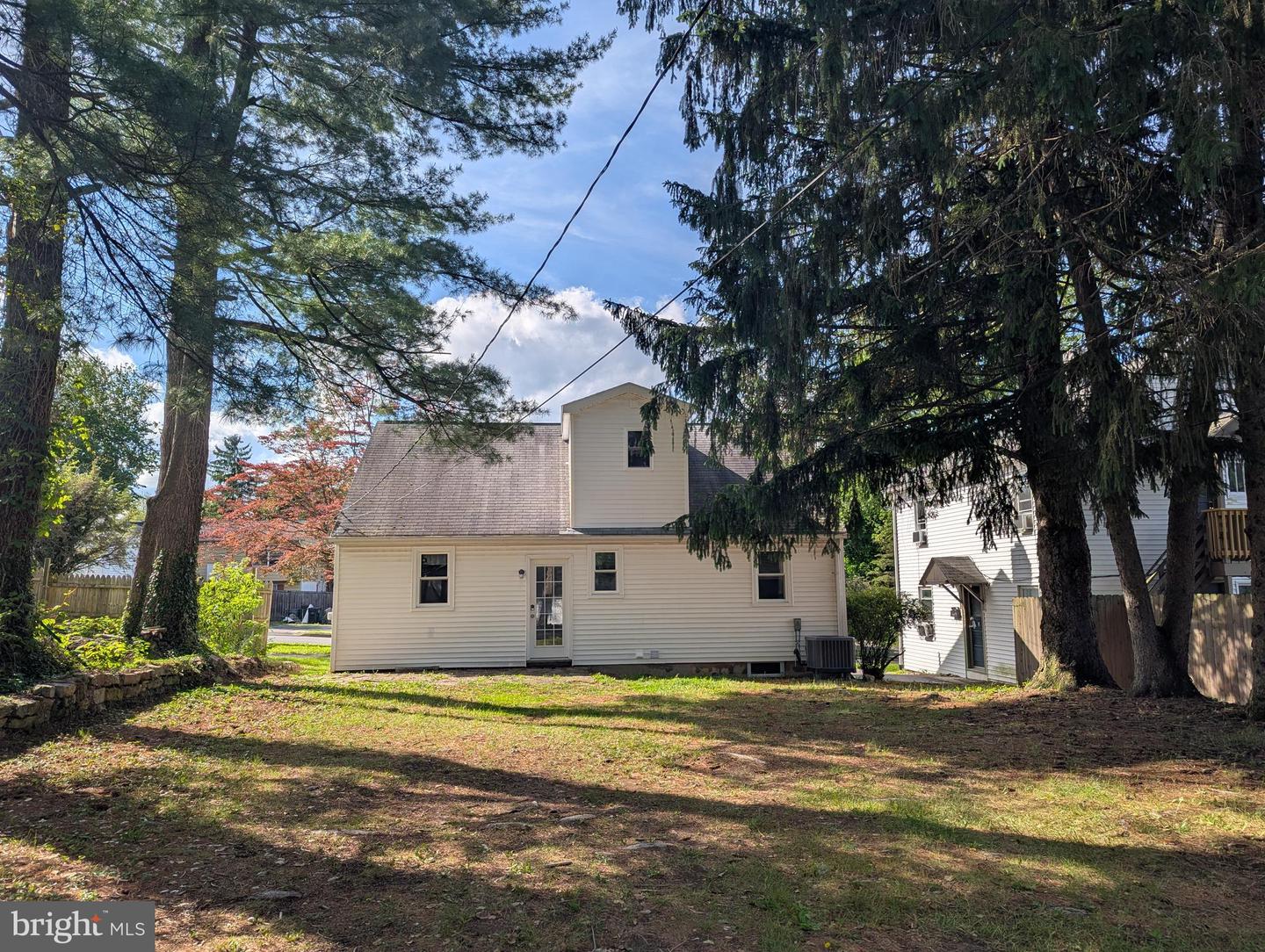 130 Logan Ave Property Photo 4