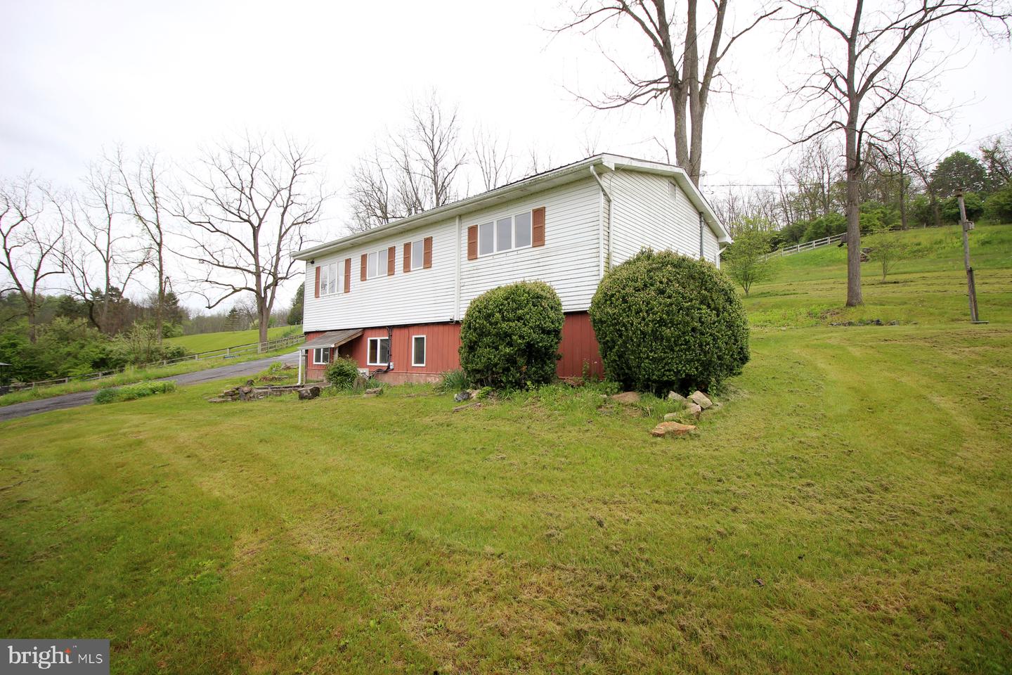 108 Pat Ln Property Photo 1