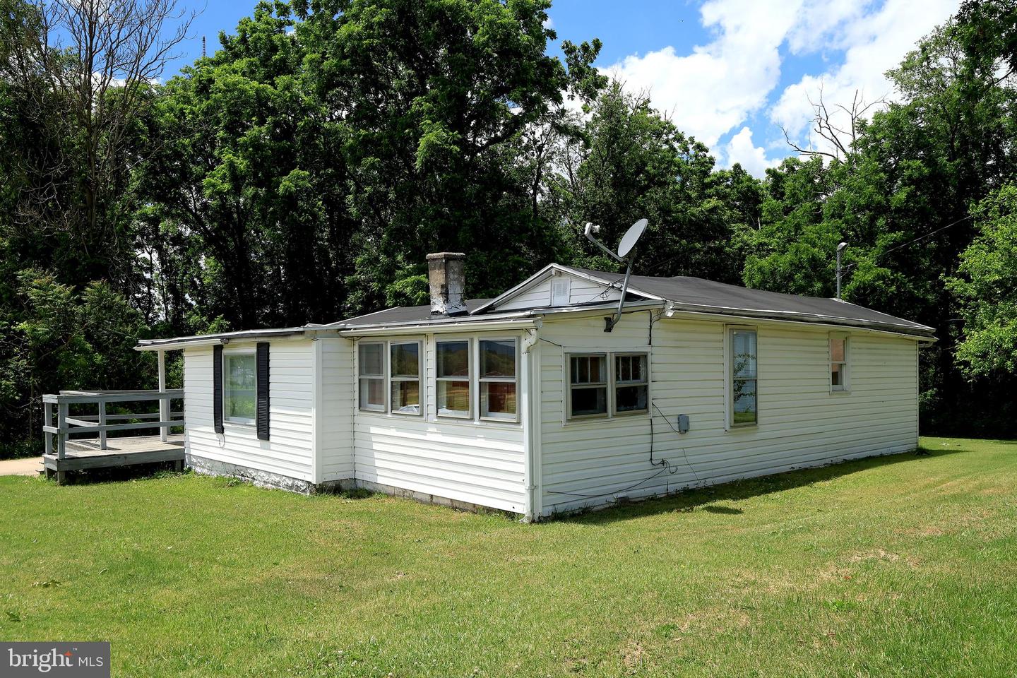 121 Mulbarger Ln Property Photo 3