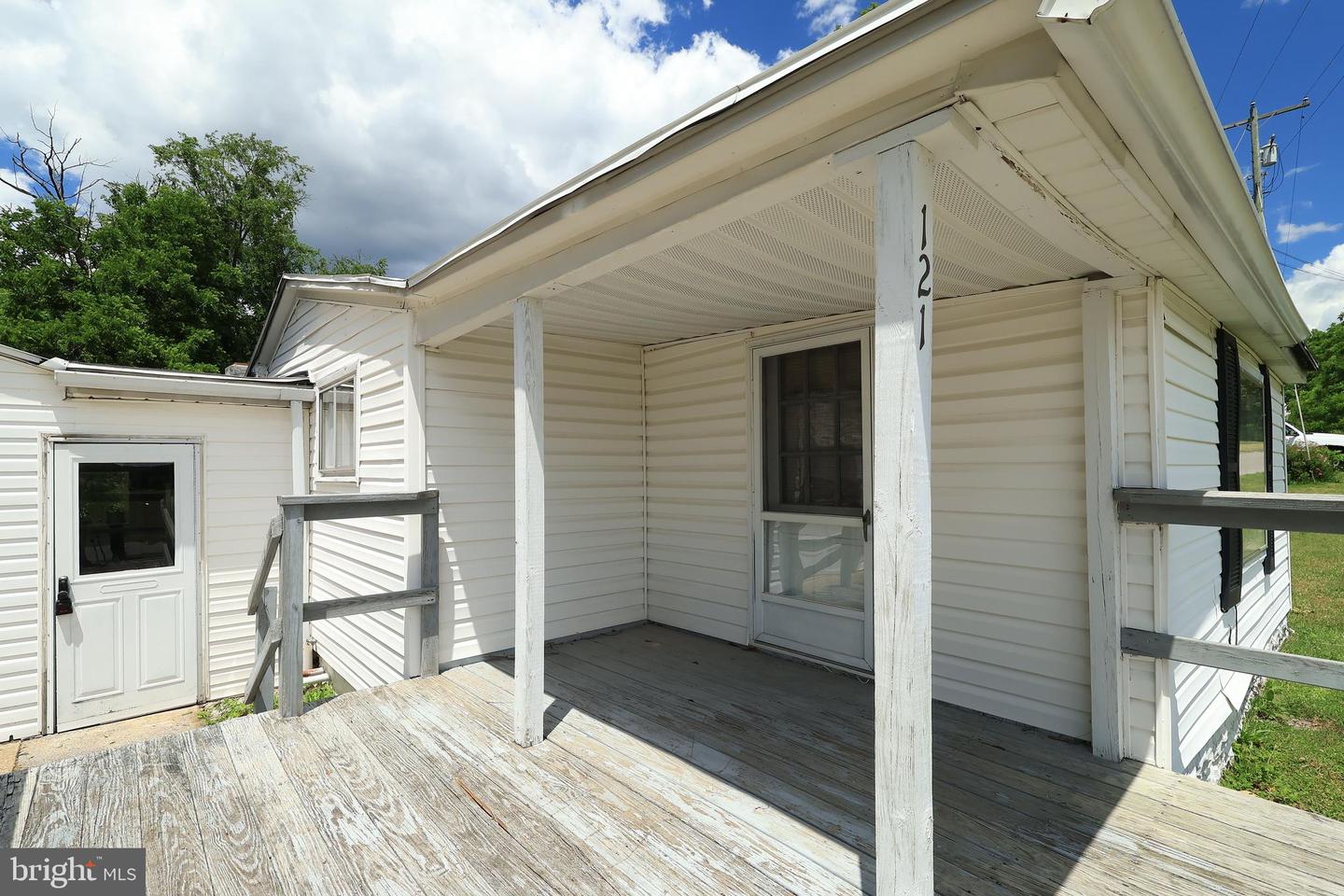 121 Mulbarger Ln Property Photo 4