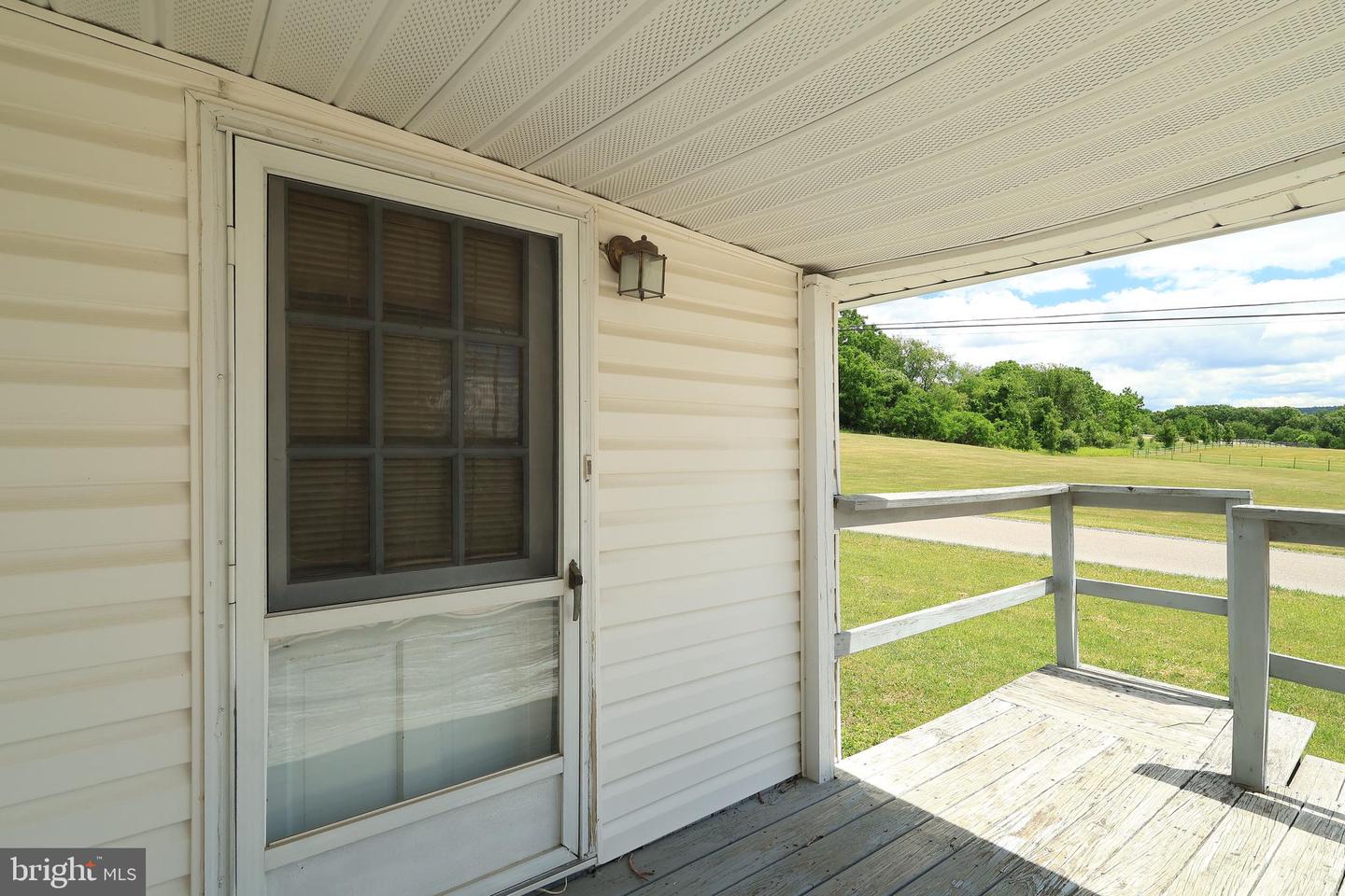 121 Mulbarger Ln Property Photo 5