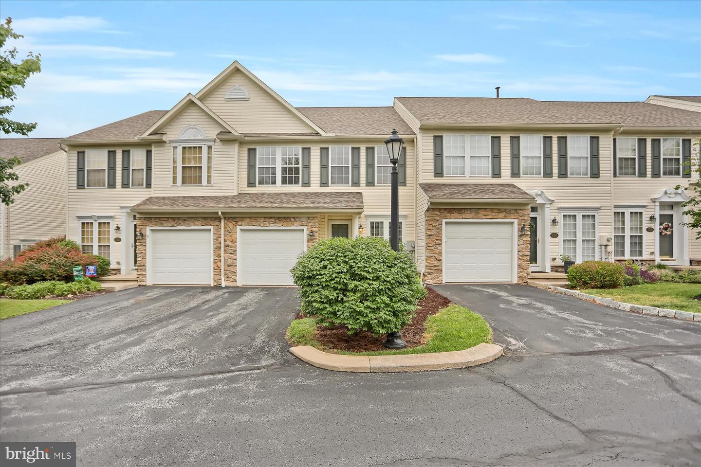 160 Scenery Ct Property Photo 2