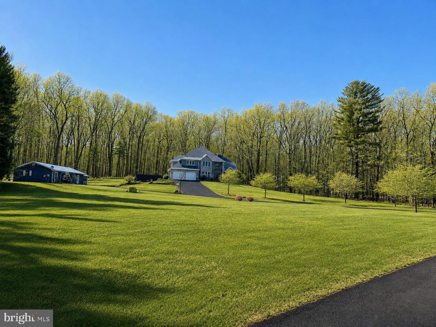 405 Houtz Ln Property Photo 1