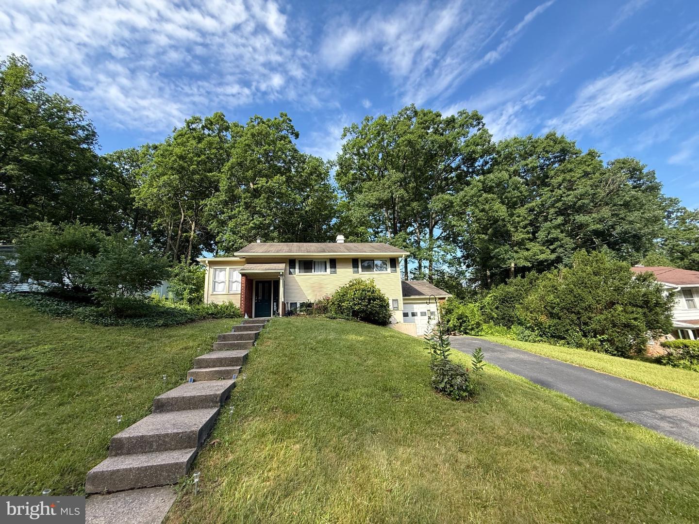 2042 Fairwood Ln Property Photo 1