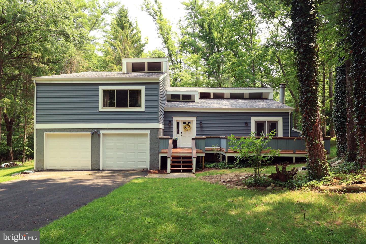 1845 Woodledge Dr Property Photo 1