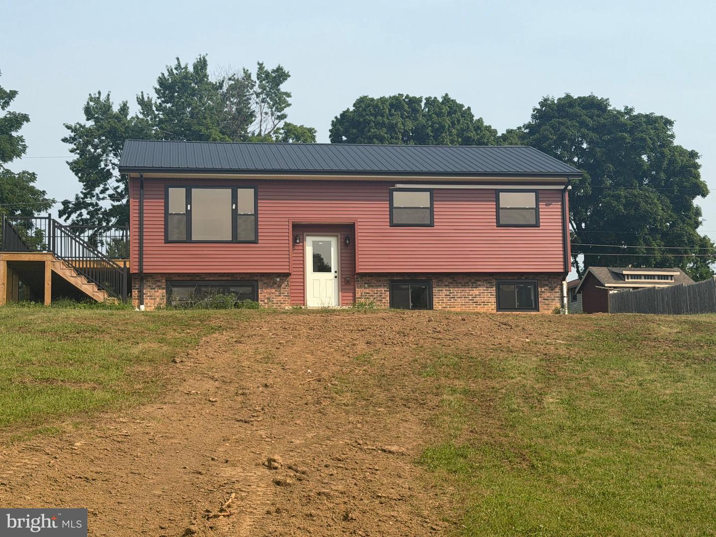112 Buttonwood Ln Property Photo 1