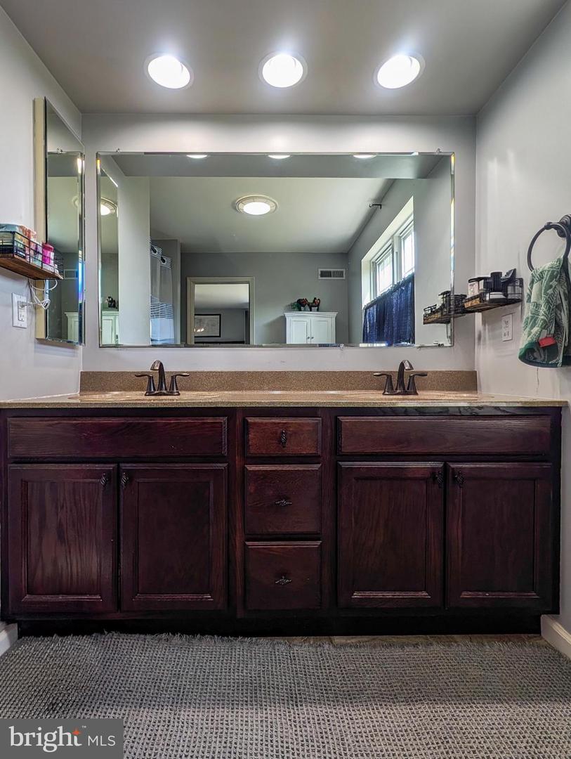 111 Hill St Property Photo 41