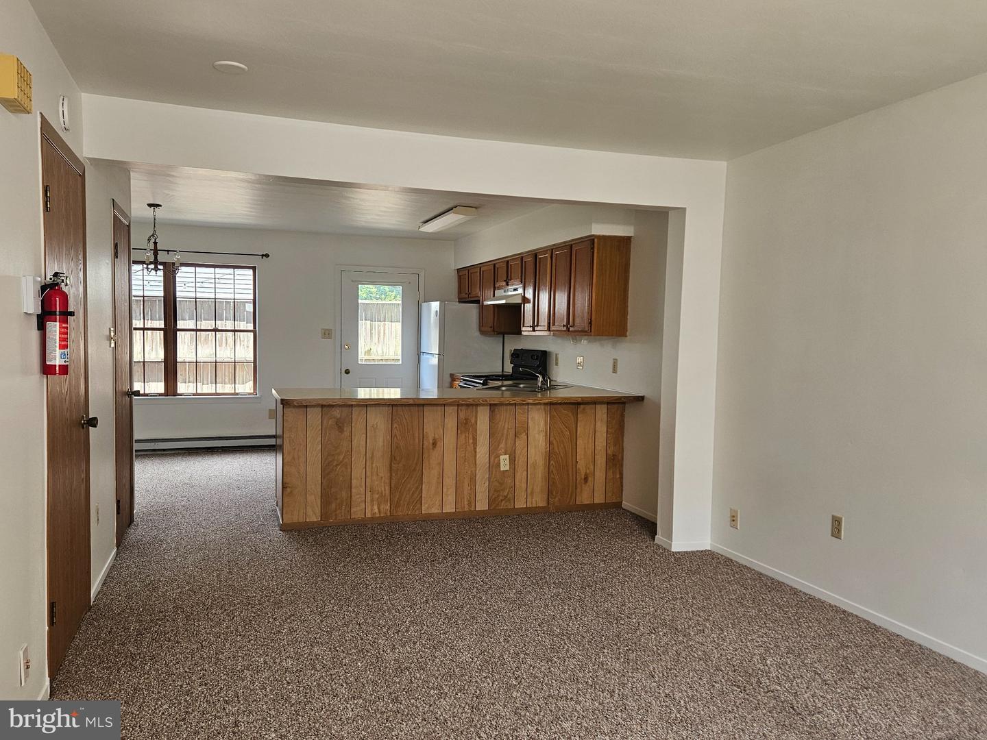 2048 Mary Ellen Property Photo 4