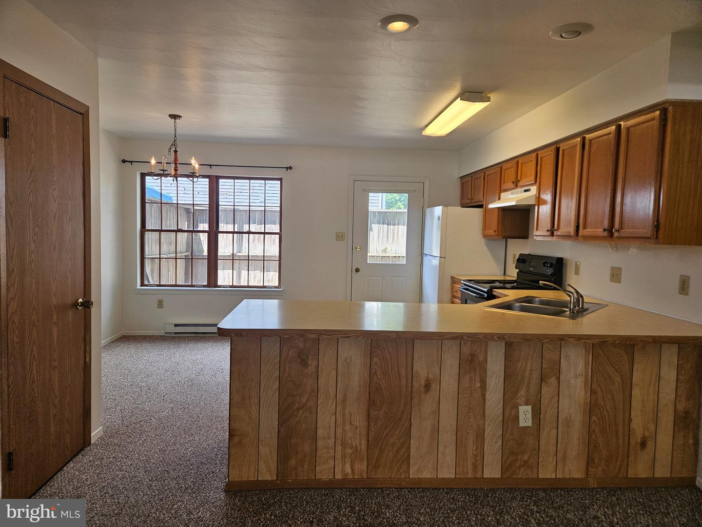 2048 Mary Ellen Property Photo 5