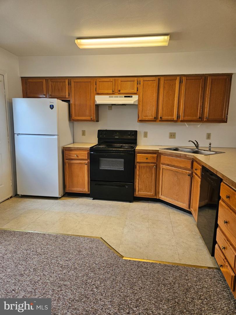 2048 Mary Ellen Property Photo 8