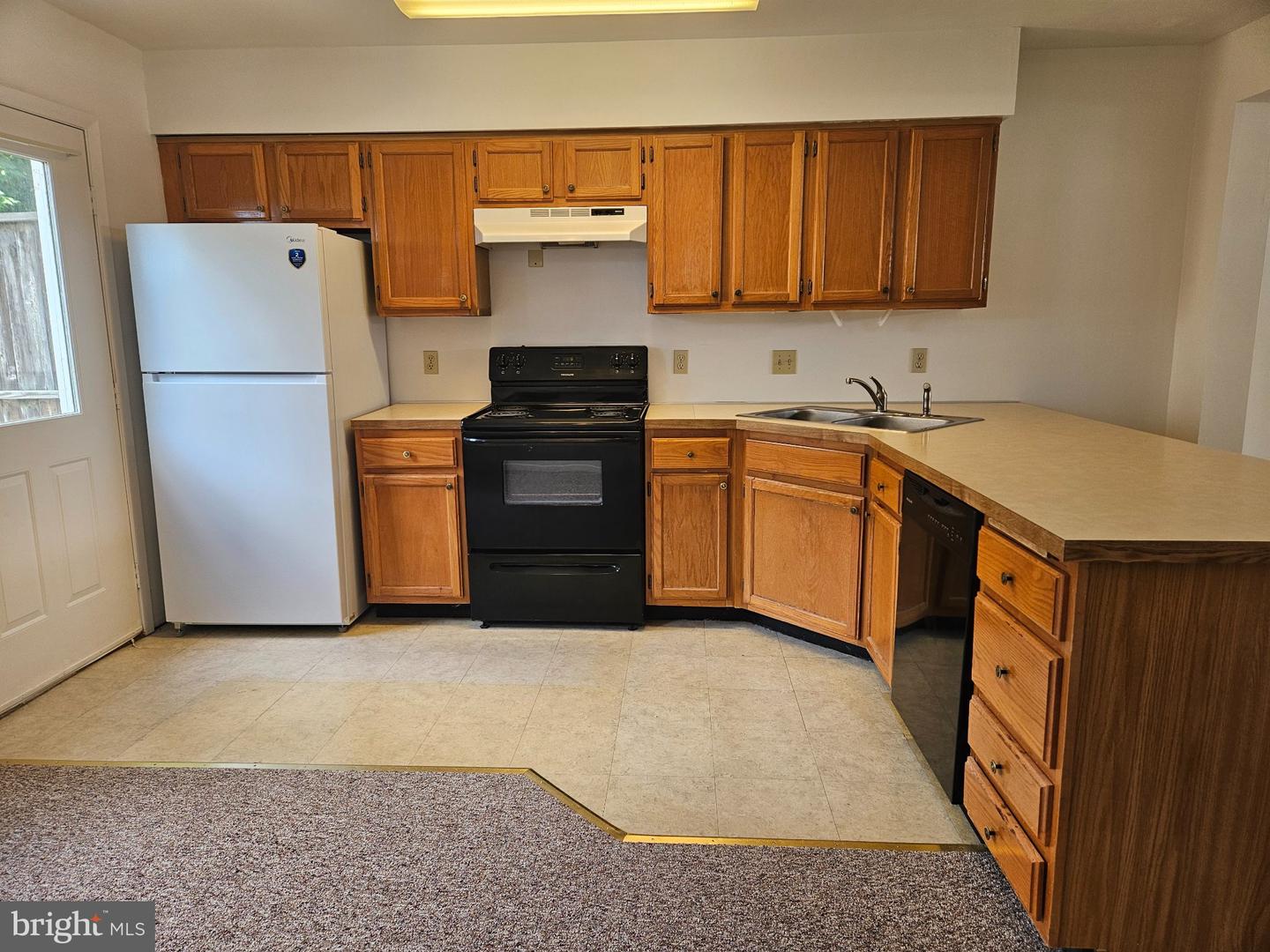 2048 Mary Ellen Property Photo 9