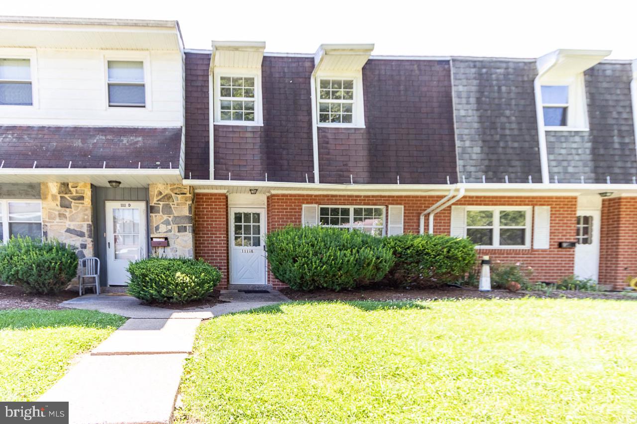 1111 W Aaron Dr #e Property Photo 1